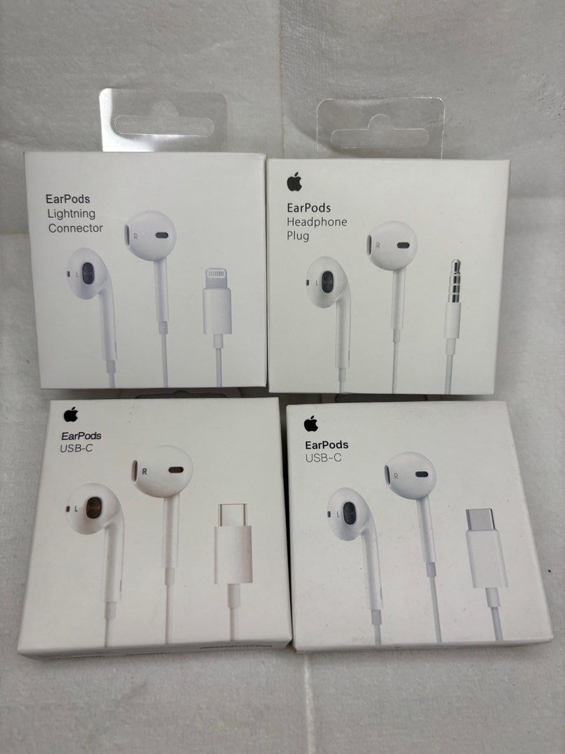 EarPhones for iPhone 🎧 (Category: Earphones) located in Manila. Submitted by nhh_accessories (Listing ID 1345041983, Image 1). Description: Jack Type - 650 Type C - 950 Lightning - 950.