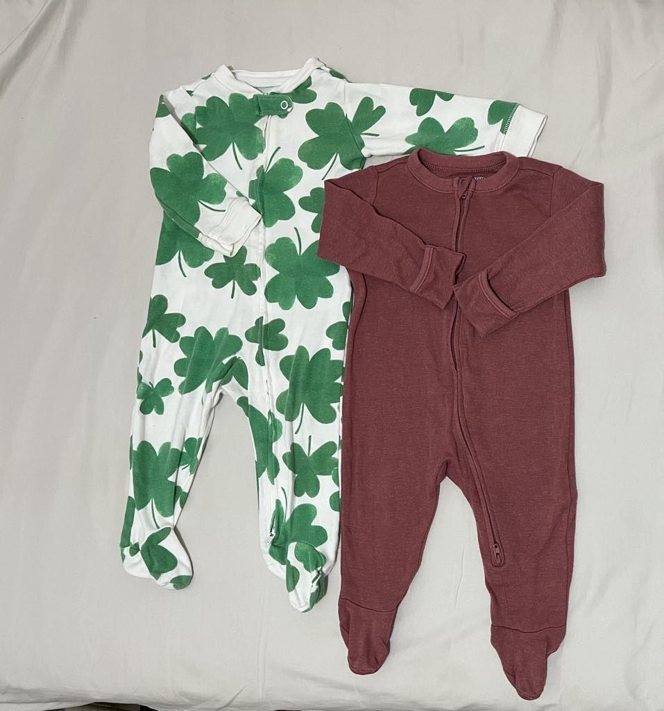 Frogsuits 3mo to 9mo (Category: Babies & Kids Fashion) located in Makati City. Submitted by declutteryu (Listing ID 1345053357, Image 1). Description: Carters and Old Navy Frogsuits ➡️ Cotton matierial ➡️ With footies and mittens ➡️ Own preloved, not ukay with freebies.