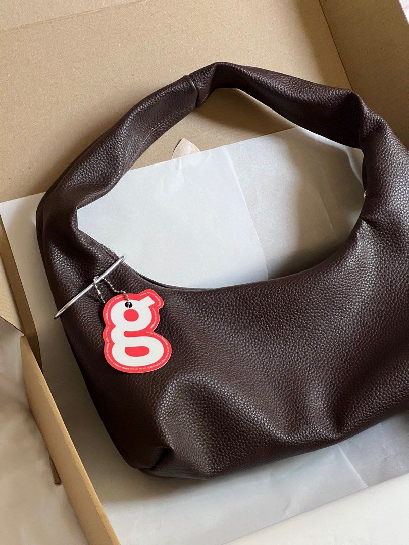 GVN small hobo bag in espresso (Category: Luxury Bags & Wallets) located in Quezon City. Submitted by skyoyuki_ (Listing ID 1345058914, Image 1). Description: - this is version 1 - bought from carino pop up, only used 2-3x .