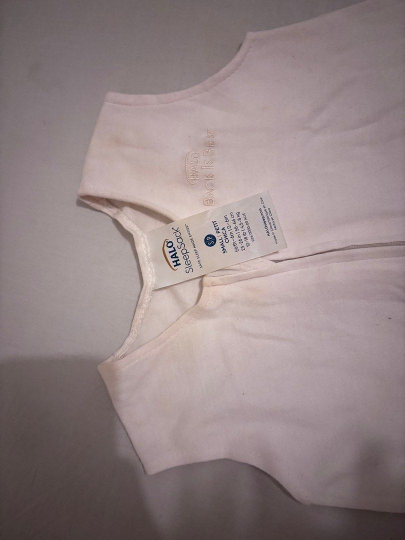 Halo sleepsack wearable blanket (Category: Babies & Kids Fashion) located in Pasig City. Submitted by az1235 (Listing ID 1345082553, Image 3). Description: Bought for 1799 Size SMALL 0-6months 23-26 in 4.5-8kg Has stains on the top part Cotton Cream.