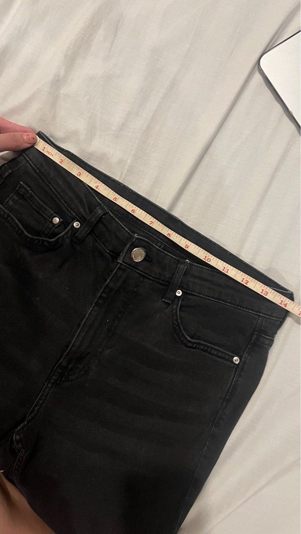H&M High Waist Bootcut Jeans (Category: Jeans) located in Quezon City. Submitted by projectdeclutter_mnl (Listing ID 1345109521, Image 3). Description: H&m Bootcut (highwaist) jeans Size: US 38 (28inches waist) Stretchy Slight negotiable Barely used (3x only) and bought just last year. Perfect for short girlies! ✨ Rfs: Decluttering.