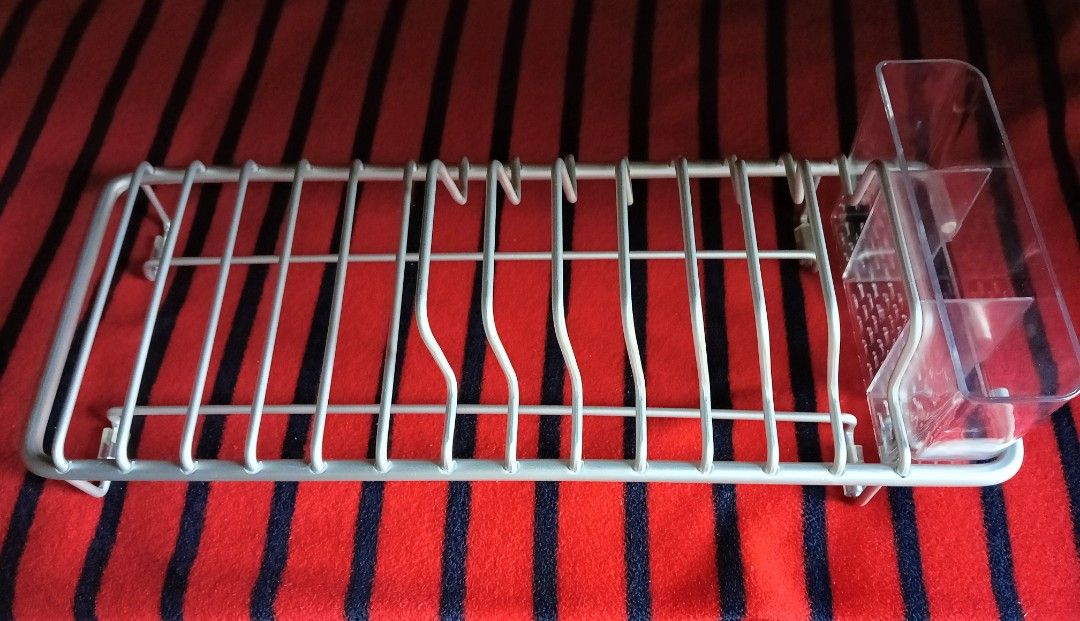 iDesign Dish Rack (Category: Dinnerware & Cutlery) located in Mandaluyong City. Submitted by jmc_61278 (Listing ID 1345001871, Image 1). Description: iDesign dish drainer, BNWOT, bought at True Value, P700 RFS: wrong size for counter MOP: GCash or bank transfer Shipping via GGX or lalamove.