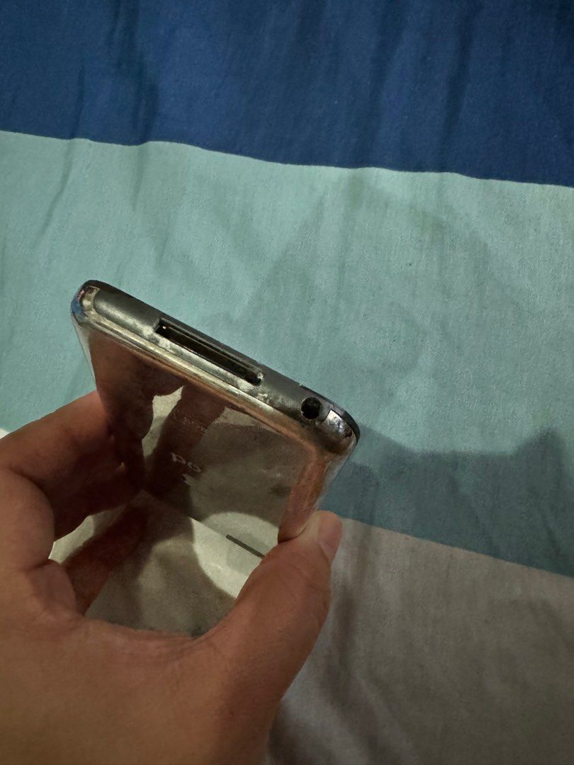 iPod touch 8gb (Category: Portable Music Players) located in Davao. Submitted by casaofelia (Listing ID 1345069461, Image 2). Description: Free na yung dalawa. Pang display or parts P1,200 for all No charger. Meron sa s h o pe e. 8gb Pls wag na maghanap ng ibang pics. As is. Freebies na yang 2 na di working. .