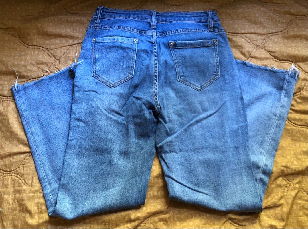 Jeans (Category: Jeans) located in Iriga City. Submitted by lovedeverything (Listing ID 1344993061, Image 3). Description: ⊹₊⟡⋆ PRELOVED CLOTHES ⊹₊⟡⋆ 🏷️ 150.00 Waist: 27-28 inch Length: 37 inch MOP: Gcash or Bank Transfer Location: Iriga City, Camarines Sur Shipping Courier: JNT or LBC Strictly no cancellation. Payment first basis. Shipping fee should be handled by the buyer. No to bugos buyer please! 🙏🏻🧿 #prelovedclothes.