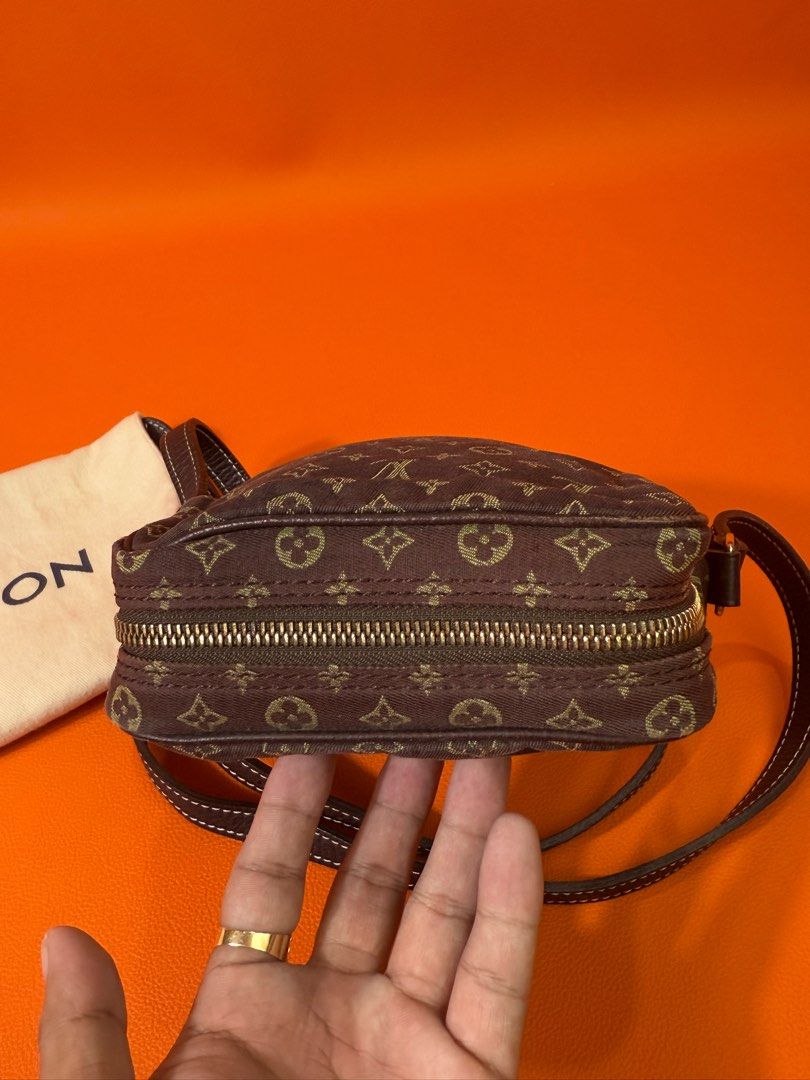 Lv danube minilin (Category: Luxury Bags & Wallets) located in Binalonan. Submitted by sheenaluxarchive (Listing ID 1344981920, Image 3). Description: Rank AB+ condition Orig guaranteed Sign of usage Still presentable! Check photos .