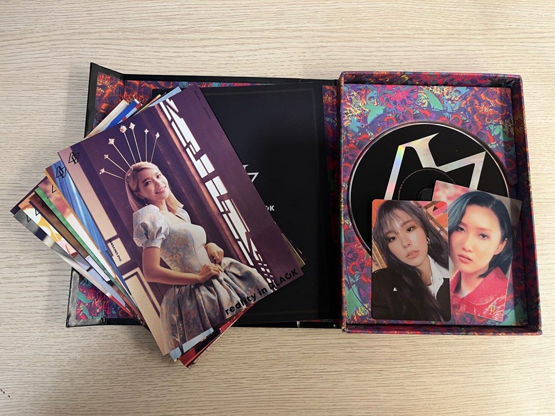 Mamamoo Reality in Black Album (Category: CDs & DVDs) located in Las Pinas. Submitted by captlan (Listing ID 1344985985, Image 2). Description: WTS/LFB Decluttering Sale rfs: need funds/decluttering mod: lalamove/j&t mop: gcash - prices are negotiable - Unsealed, good as new, complete album inclusions except for Solar and Moonbyul PC.