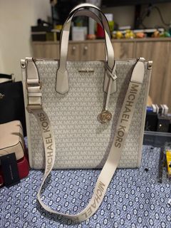 (Category: ) located in . Submitted by mountain_of_clothes_cleanup (Listing ID 1345093017, Image 1). Description: .