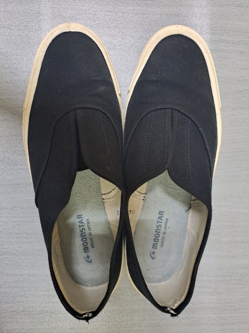 Moonstar (Category: Sneakers) located in Balok. Submitted by ah.khairul_ (Listing ID 1344950430, Image 3). Description: moonstar slip on made in japan size tepat x pasti, anggaran 5uk-6uk ukuran manual ada pada gambar (cm) material mmg comfort warna hitam masih terang Rm130 siap pos.