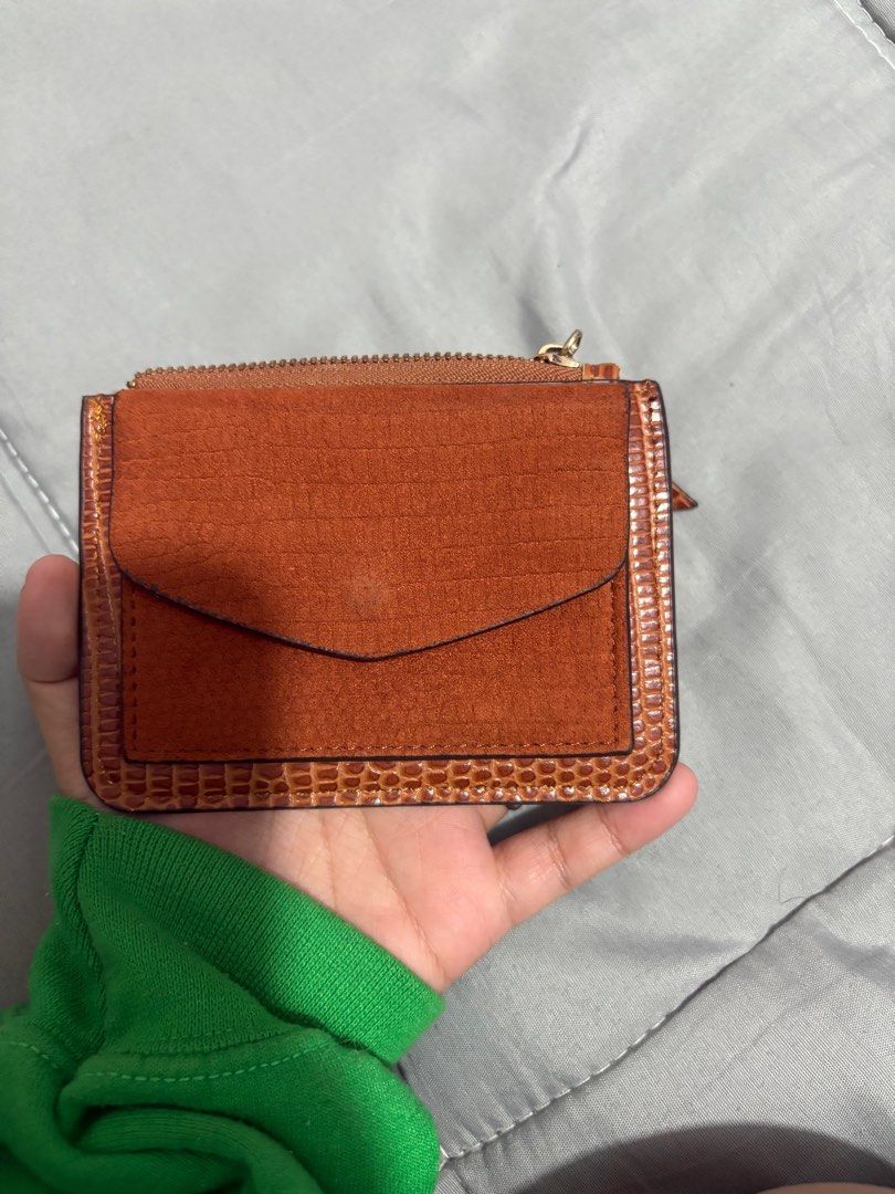 parfois card wallet (Category: Wallets & Card holders) located in Taguig. Submitted by megdeclutter (Listing ID 1345071999, Image 2). Description: FIXED PRICE.
