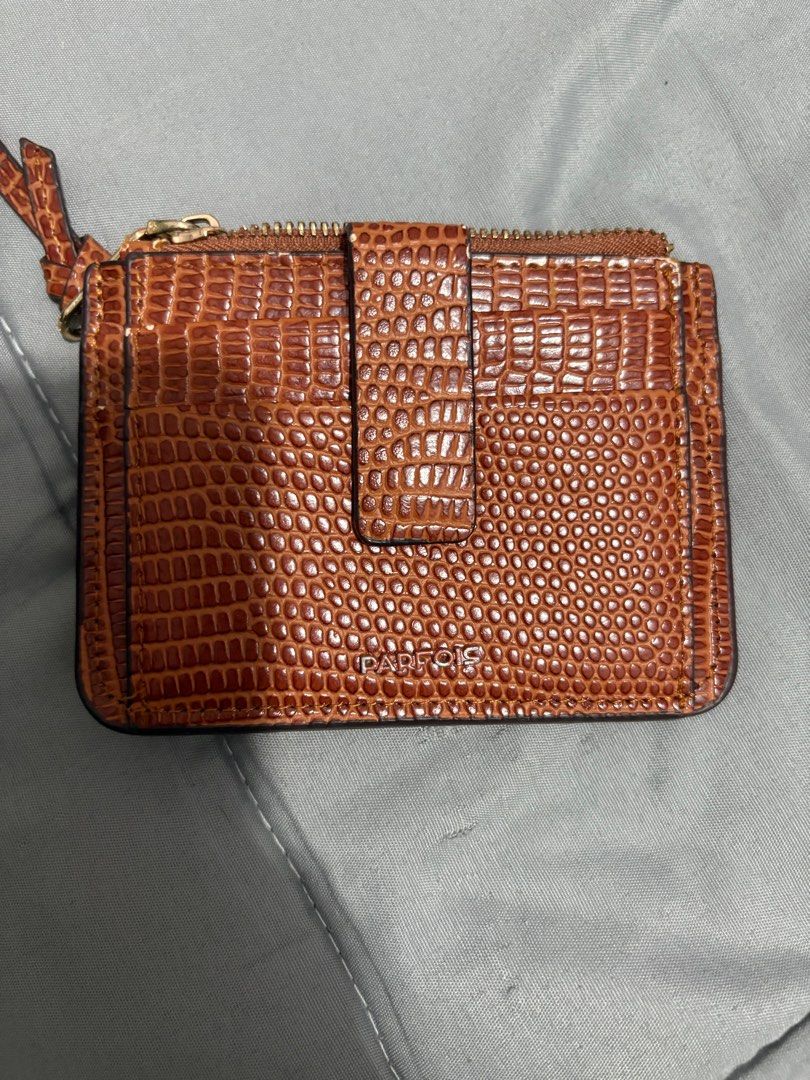 parfois card wallet (Category: Wallets & Card holders) located in Taguig. Submitted by megdeclutter (Listing ID 1345071999, Image 1). Description: FIXED PRICE.