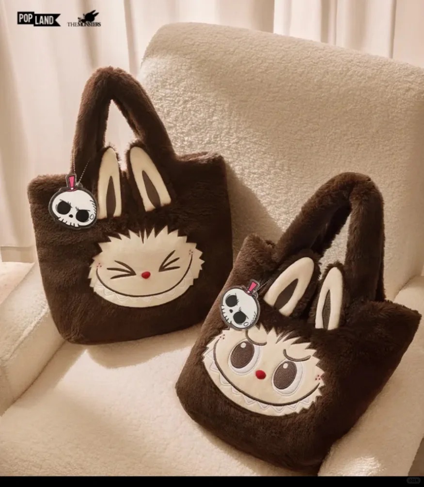 【現貨在台】POPMART泡泡瑪特包包 經典系列LABUBU 毛絨翻翻包, 她的時尚, 包包、錢包, 手拿包在旋轉拍賣