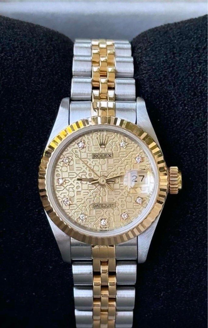 Rolex 1995-1997 Datejust two toned 26mm (Category: Luxury Watches) located in Pasig City. Submitted by Watchaholics (Listing ID 1344988884, Image 3). Description: Rolex 1995-1997 Datejust two toned 26mm -Year model 1995-1997 -with box and cert -open for authentication For 285k You may DM or contact @ 09615077138 Thanks admin😉.