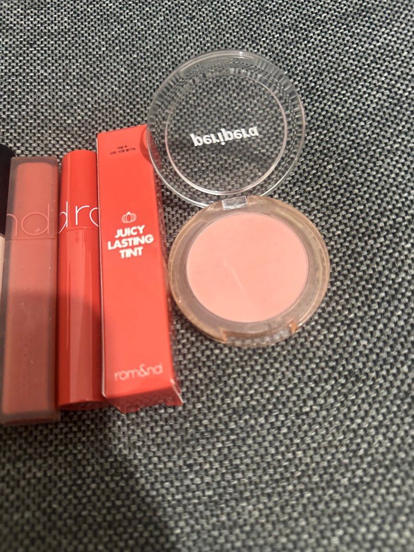 [SET] Peripera & Romand Lip, Blush, Concealer Set (Category: Makeup) located in Manila. Submitted by jean_closet (Listing ID 1345016063, Image 2). Description: First to send an offer gets this bundle for 350 only ‼️ I am almost reaching my reply limit so pls only make an offer if you are 100% sure. Last price. Selling low already. Brandnew with box: Romand Pink Pumpkin 5 times max use: Peripera Blush Picnic Pink, Peripera Natural Beige Concealer,