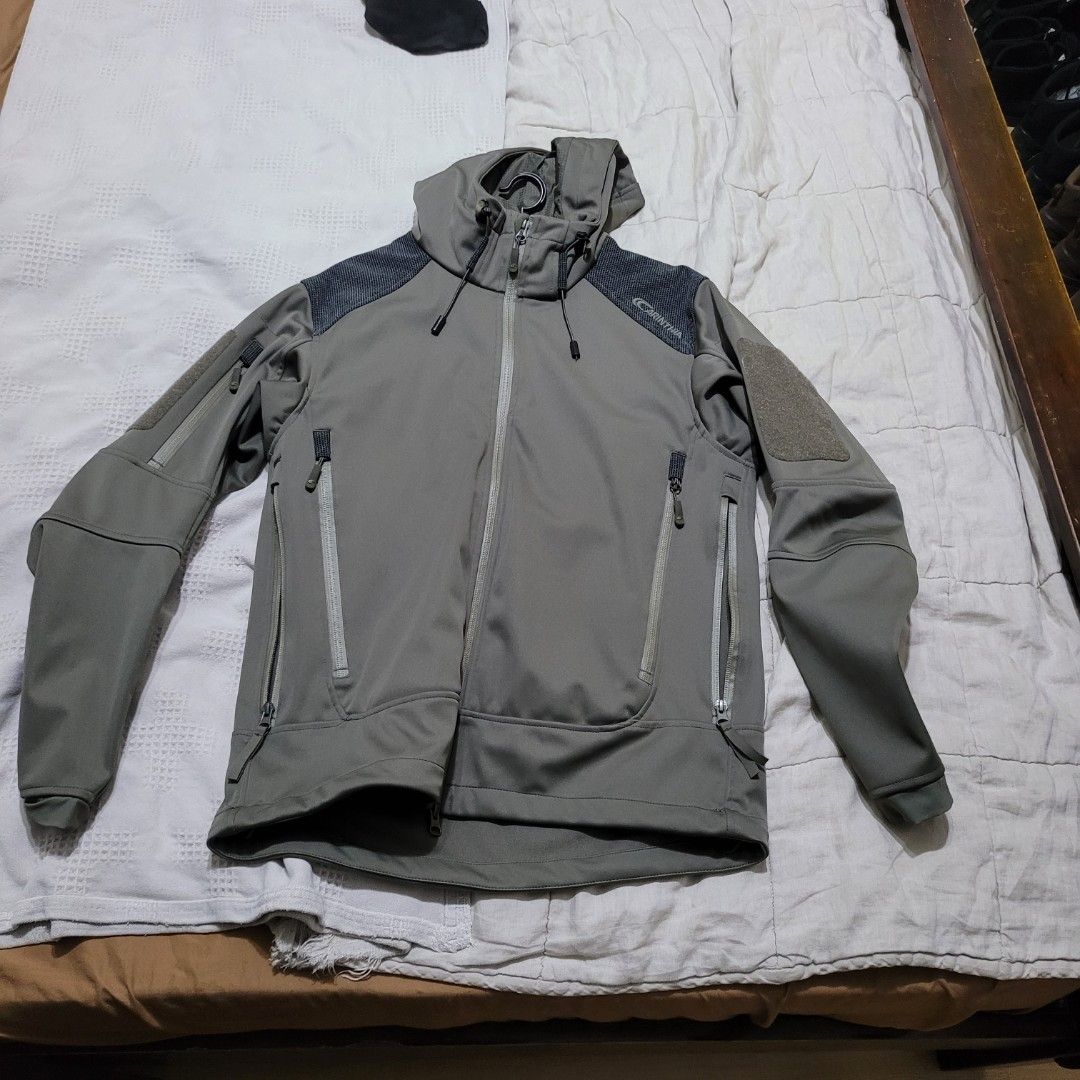 Soft shell jacket (Category: Coats, Jackets and Outerwear) located in Singapore. Submitted by sellandprobablybuy394 (Listing ID 1344973370, Image 2). Description: Selling to clear space Self collect at woodlands price nego PM if keen thanks.