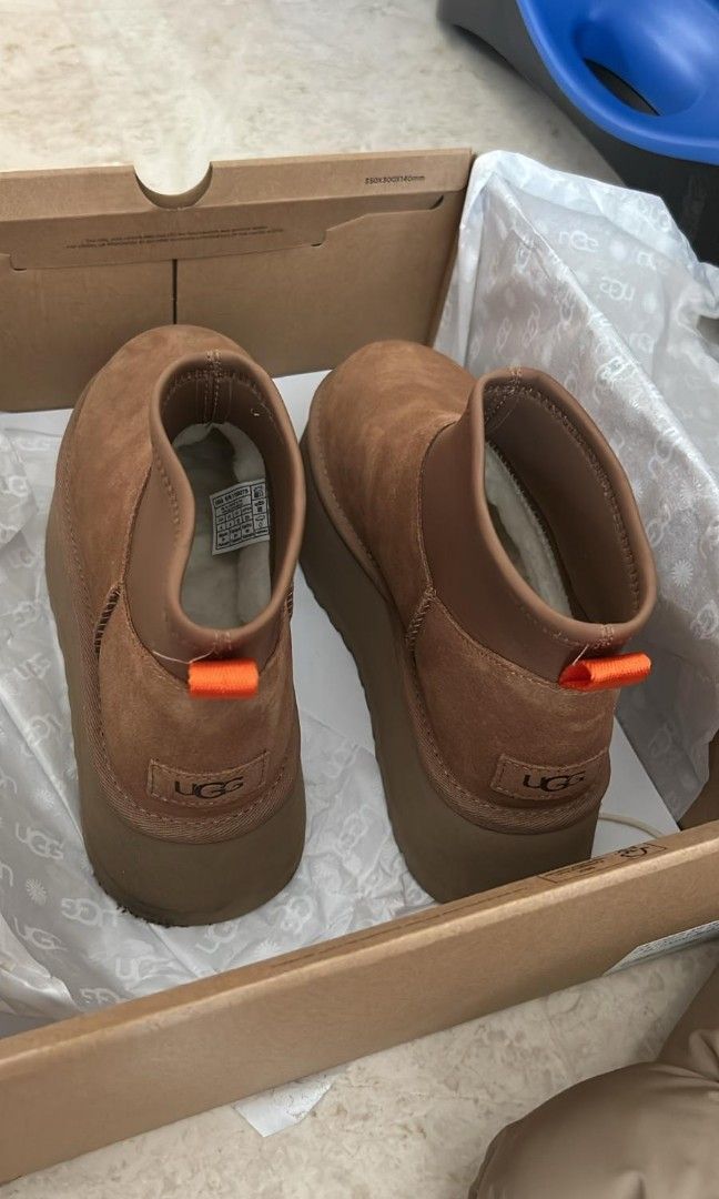 UGG Boot (Category: Boots) located in Singapore. Submitted by moneyfull (Listing ID 1344939684, Image 4). Description: I bought this in Japan and realised that I got the wrong size. This is good a new..