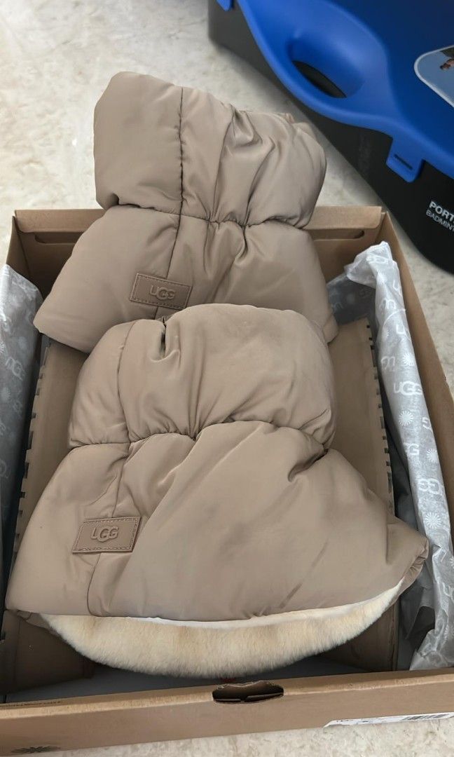 UGG Boot (Category: Boots) located in Singapore. Submitted by moneyfull (Listing ID 1344939684, Image 2). Description: I bought this in Japan and realised that I got the wrong size. This is good a new..