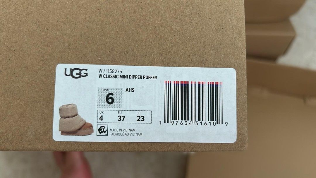 UGG Boot (Category: Boots) located in Singapore. Submitted by moneyfull (Listing ID 1344939684, Image 8). Description: I bought this in Japan and realised that I got the wrong size. This is good a new..