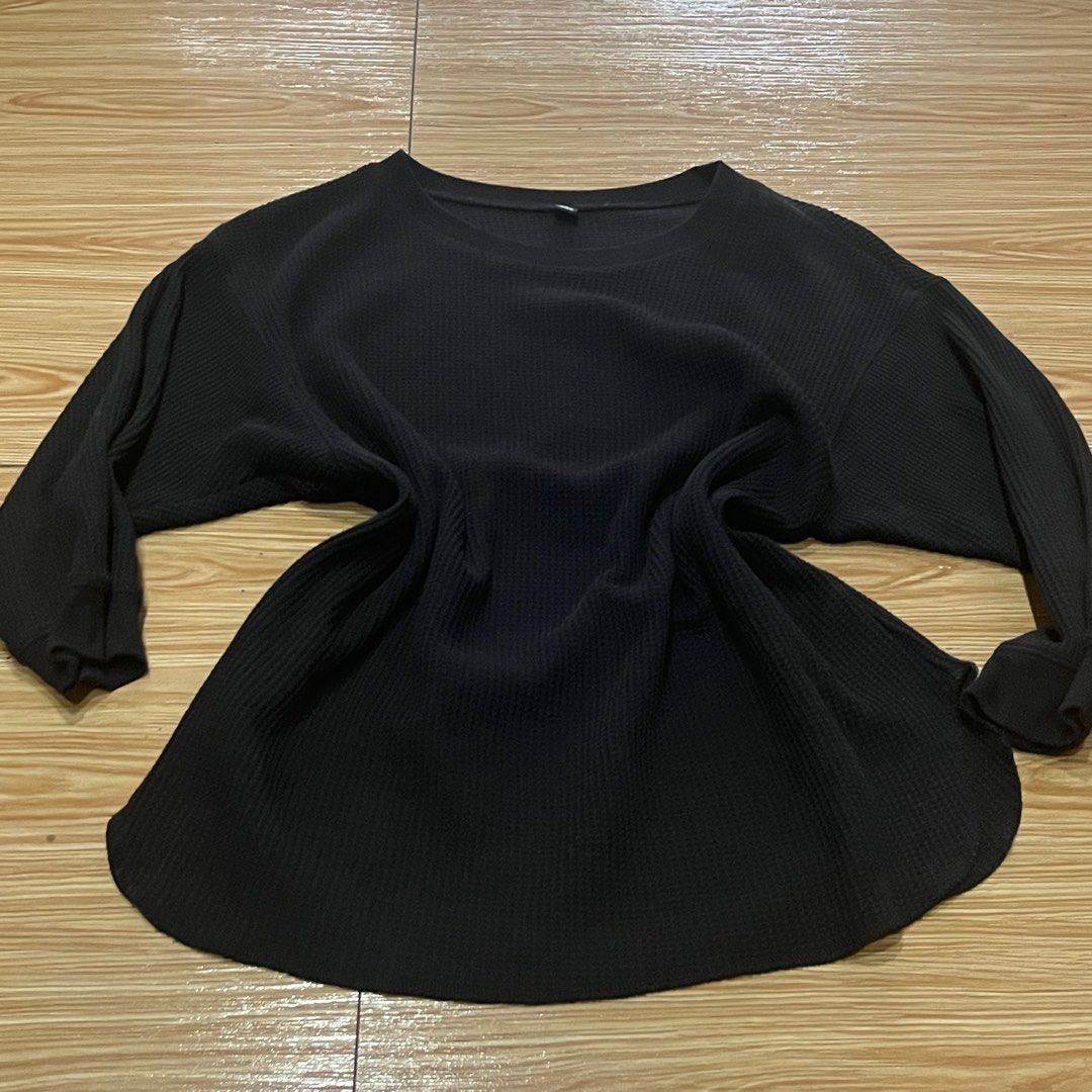 Uniqlo Knit Longsleeve Top (Category: Longsleeves) located in Manila. Submitted by clients_mnd (Listing ID 1344937602, Image 1). Description: PAYO ONLY RFS: Decluttering Condition: Stored in attic closet, so the item is not meant for immediate use and will have obvious signs of wear. Any obvious discolorations and tears will be disclosed. Note: There is only one item per post unless stated otherwise. .