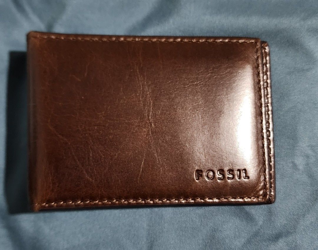 Wallet (Category: Wallets & Card Holders) located in Quezon City. Submitted by mmblnc (Listing ID 1345040187, Image 3). Description: no damage.