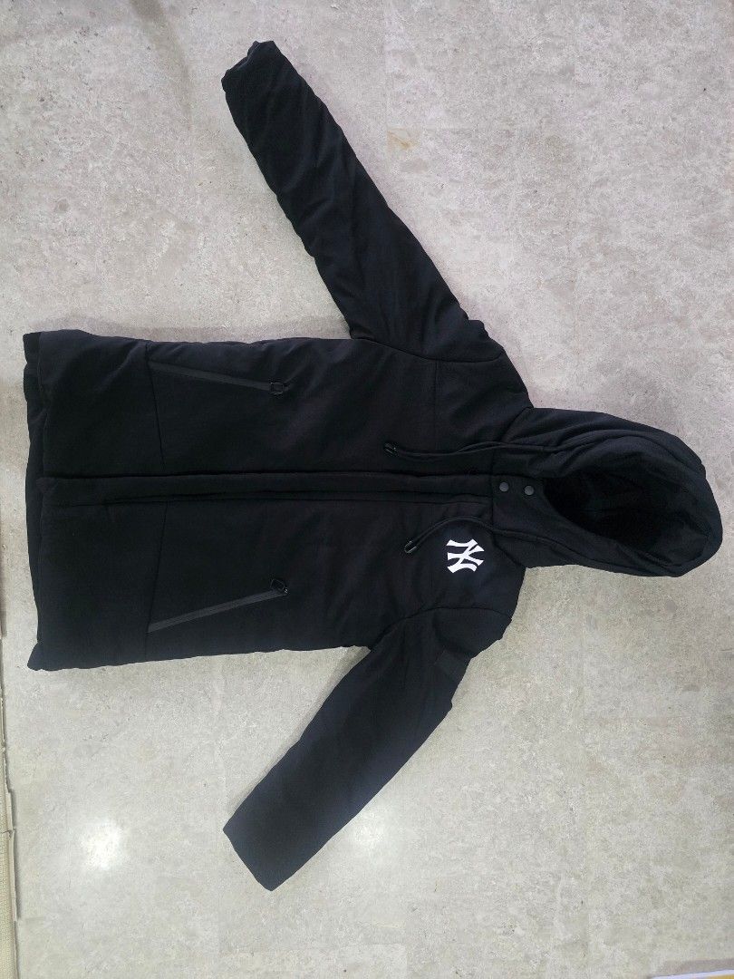 Winter jacket (Category: Babies & Kids Fashion) located in Singapore. Submitted by kaiserche2014 (Listing ID 1344990180, Image 1). Description: used only once..