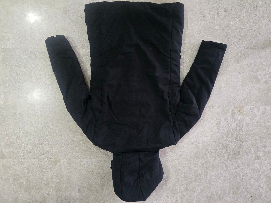 Winter jacket (Category: Babies & Kids Fashion) located in Singapore. Submitted by kaiserche2014 (Listing ID 1344990180, Image 2). Description: used only once..