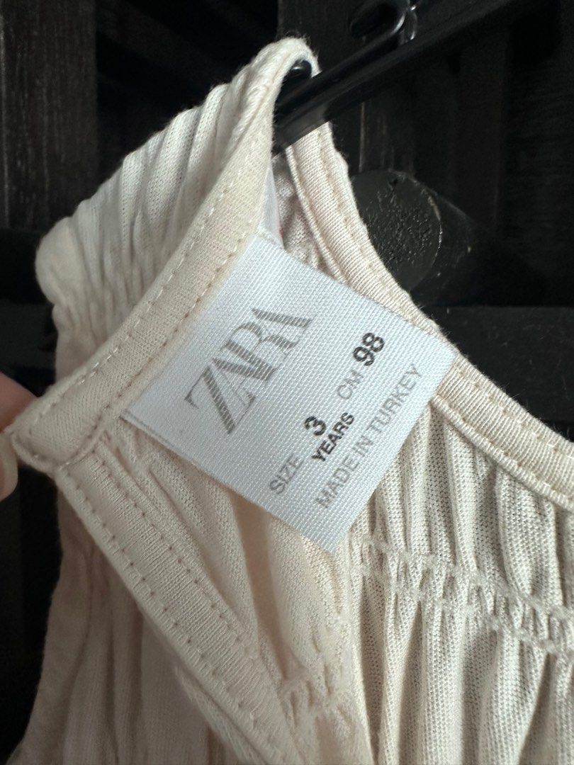 3-4yo Zara romper longpants / jumpsuit (Category: Babies & Kids Fashion) located in Taguig. Submitted by kyli. (Listing ID 1348527761, Image 3). Description: Lint appeared after washing Used 2x, very nice when wear Color: Off white.
