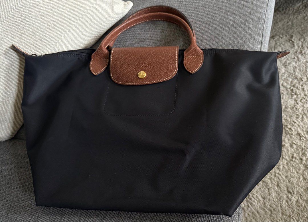Authentic Le Pliage Long Champ Classic Medium Short handle (Category: Luxury Bags & Wallets) located in Marikina City. Submitted by lily_003 (Listing ID 1348471001, Image 1). Description: RFS. Bought a bigger one LC duffle bag Bought this in Italy.