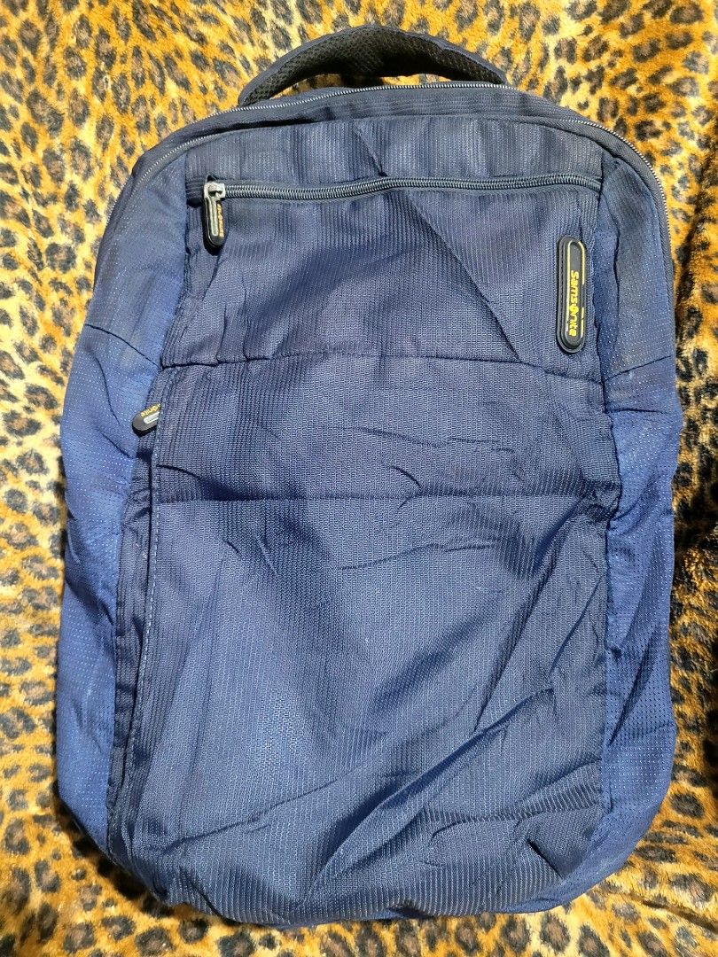 AUTHENTIC SAMSONITE SUPER LARGE CAPACITY BACKPACK (Category: Backpacks) located in Makati City. Submitted by juriexpi (Listing ID 1348554452, Image 1). Description: 🔥AUTHENTIC SAMSONITE SUPER LARGE CAPACITY BACKPACK🔥 ✅️preloved but in good condition ✅️has multiple pockets with laptop compartment ✅️all original zupper pullers ✅️has minimal scratch at the bottom back part ✅️Please be advised that the item is PRELOVED so expect that there are sign