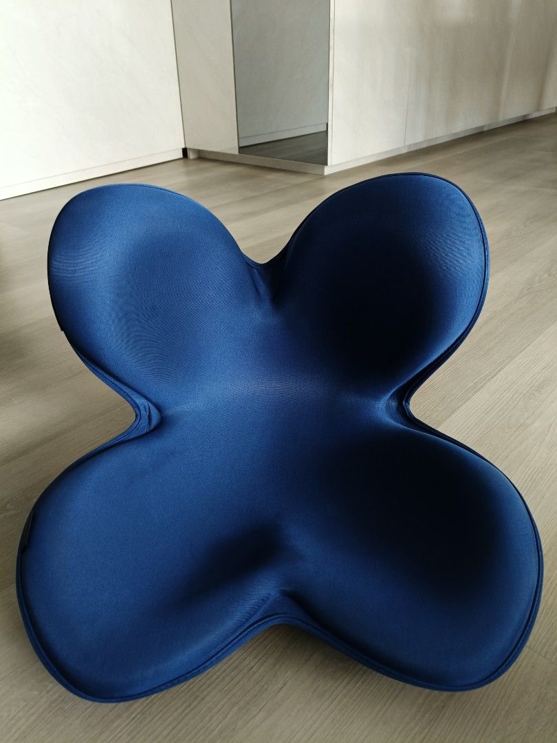 Back support ( Posture support) (Category: Chairs) located in Singapore. Submitted by des68 (Listing ID 1348518166, Image 2). Description: ✓Brand name - STYLE ✓Bought $100+ ✓Posture support chair ✓Place it on top of any of your chair ✓For excellent lower back support ✓Nice vibrant blue 🔵 color ✓Hardly used as we have other chairs ✓Condition 9.9/10 as good as new.
