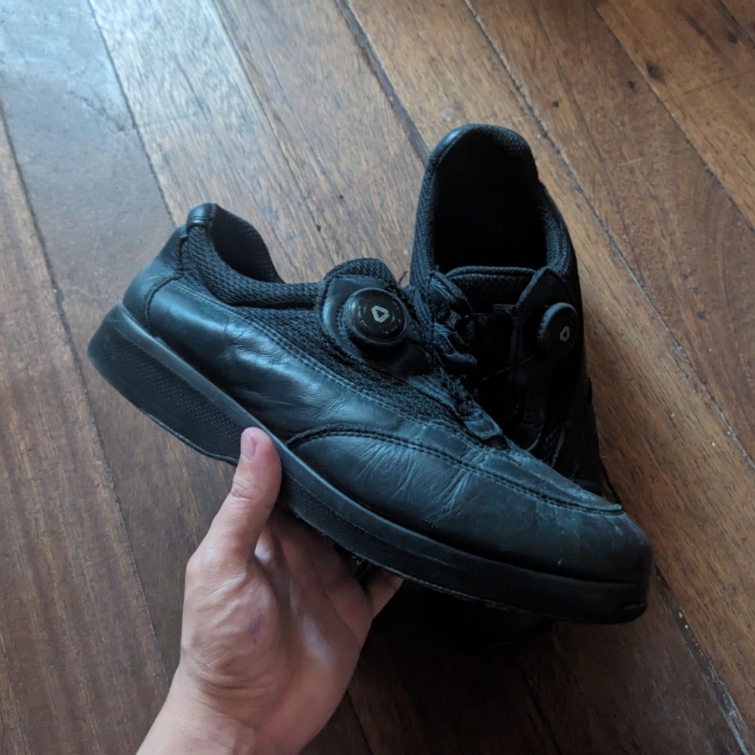 Boa Shoes (Category: Sneakers) located in Dasmarinas. Submitted by _thrift.lang_ (Listing ID 1348528324, Image 3). Description: Black Shoes Boa Size 42 1300 Dasmariñas Cavite Meet up or Delivery.