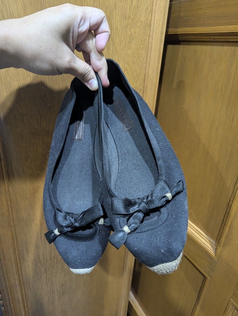 Bottega V Espadrille 39 (Category: Flats & Sandals) located in Las Pinas. Submitted by rozramer (Listing ID 1348526905, Image 1). Description: Need funds ASAP. I don't wear it as much anymore..