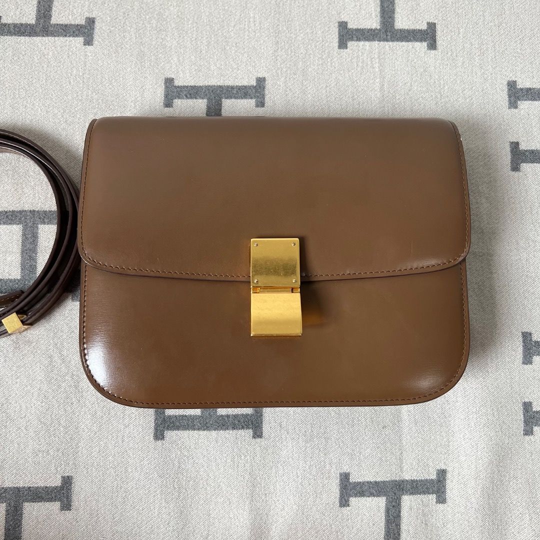 Céline Celine Brown Medium Calfskin Classic Box Bag (Category: Luxury Bags & Wallets) located in Antipolo. Submitted by chanchimj (Listing ID 1348478930, Image 1). Description: Material: Calfskin Leather RANK B Condition This item has been used and may have some minor flaws. Before purchasing, please refer to the images for the exact condition of the item. Kindly message us for the additional detailed photos. Thank you! 🔹No inclusions since this