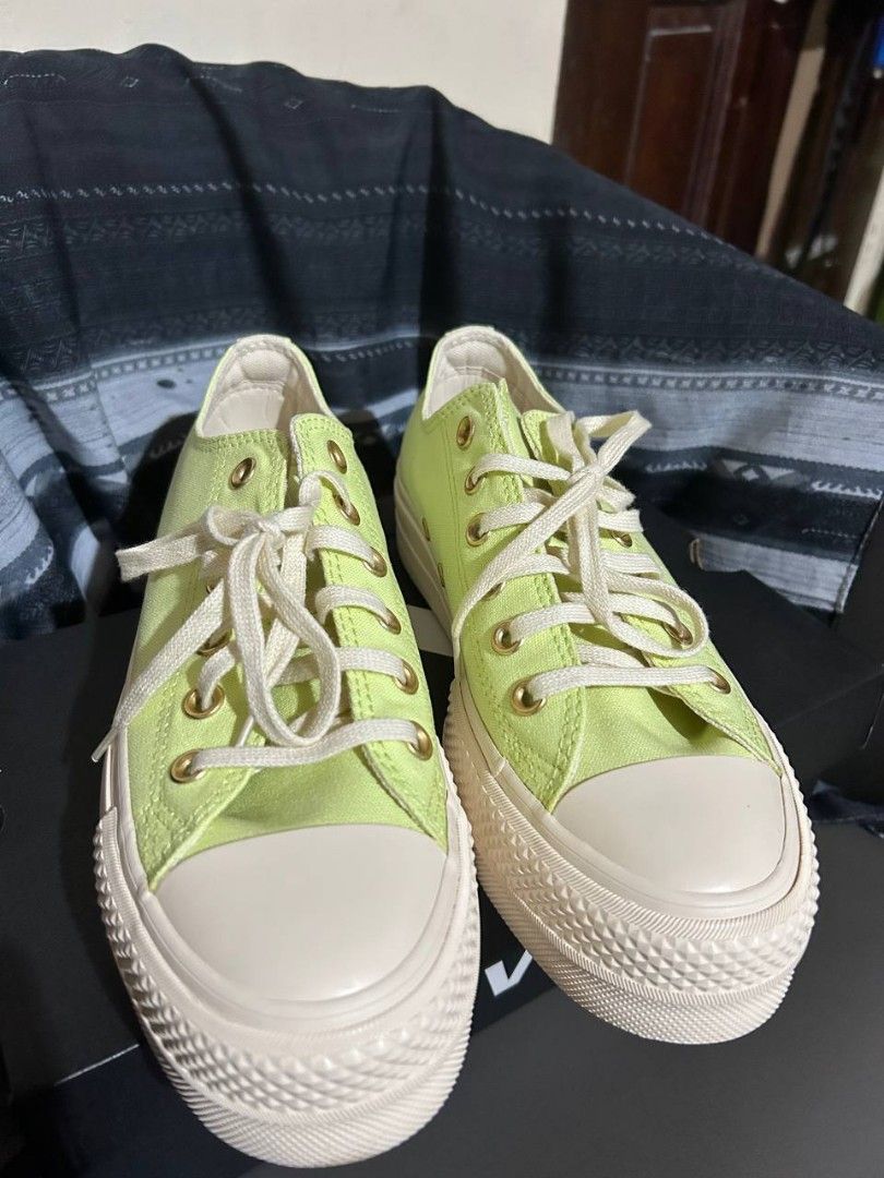 Converse CTAS Lift Ox Citrus (Category: Sneakers) located in Manila. Submitted by mxveronicx (Listing ID 1348592244, Image 1). Description: Converse CTAS Lift Ox Citrus Size 6 UK | 39 EUR | 24.6 CM Bought in Converse Rob Magnolia Brand New, sinukat lang RFS: Mahirap ternohan.