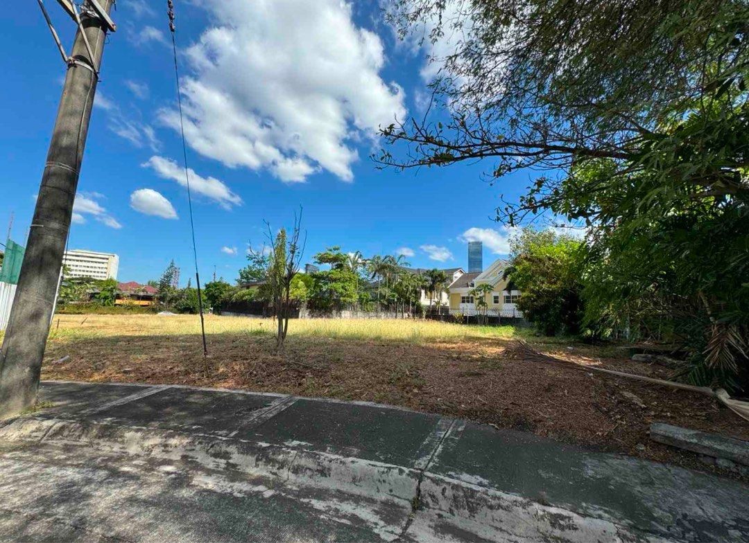 Corinthian Gardens Vacant Lot (Category: Lot) located in Taguig. Submitted by brokerhanstaneo_09178038728 (Listing ID 1348455640, Image 3). Description: CORINTHIAN GARDENS SUBDIVISION Vacant Lot *Lot area: 1,319 sqm* (450k/sqm) ▪️Vacant Lot ▪️Orientation: SE ▪️Corporation owned.