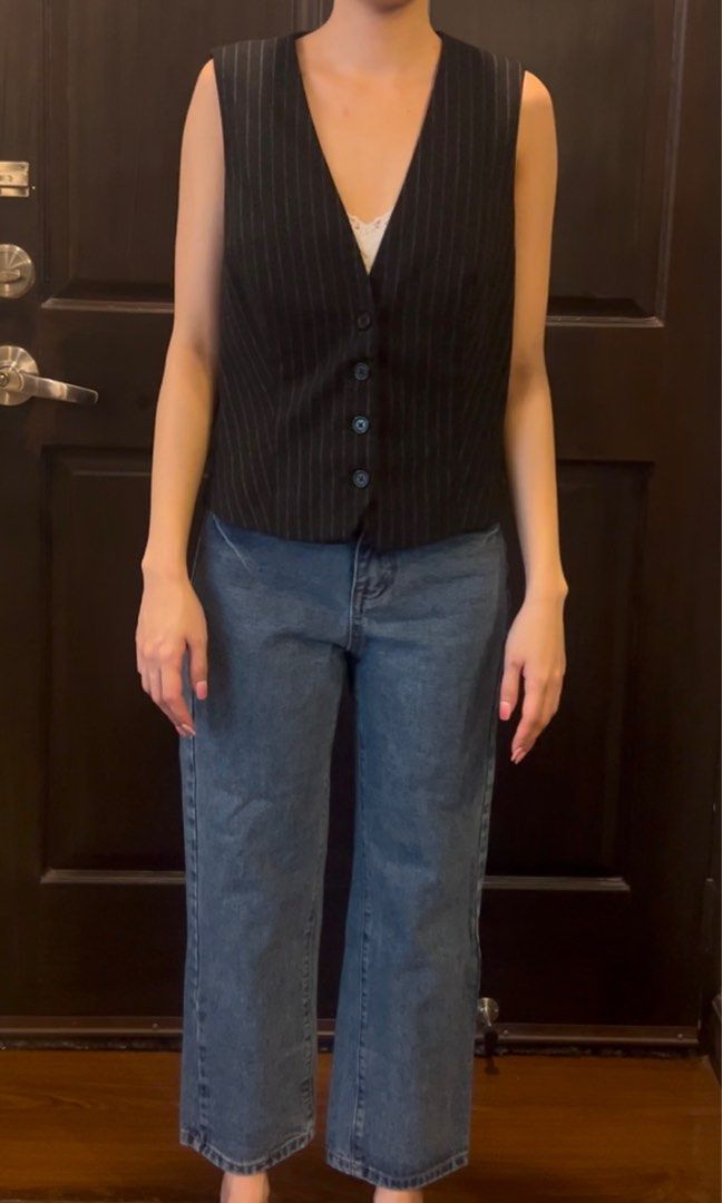 Cropped Jeans (Category: Jeans) located in Manila. Submitted by bbstyle___ (Listing ID 1348547151, Image 2). Description: .