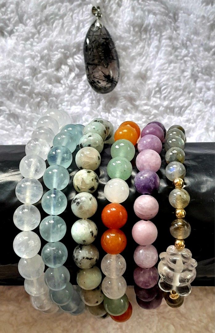 CRYSTAL BRACELETS AND PENDANT (Category: Bracelets) located in San Pablo. Submitted by ABUBOOKS (Listing ID 1348453969, Image 1). Description: TAKE ALL FOR 550 PESOS 6 CRYSTAL BRACELETS 1 CRYSTAL PENDANT.