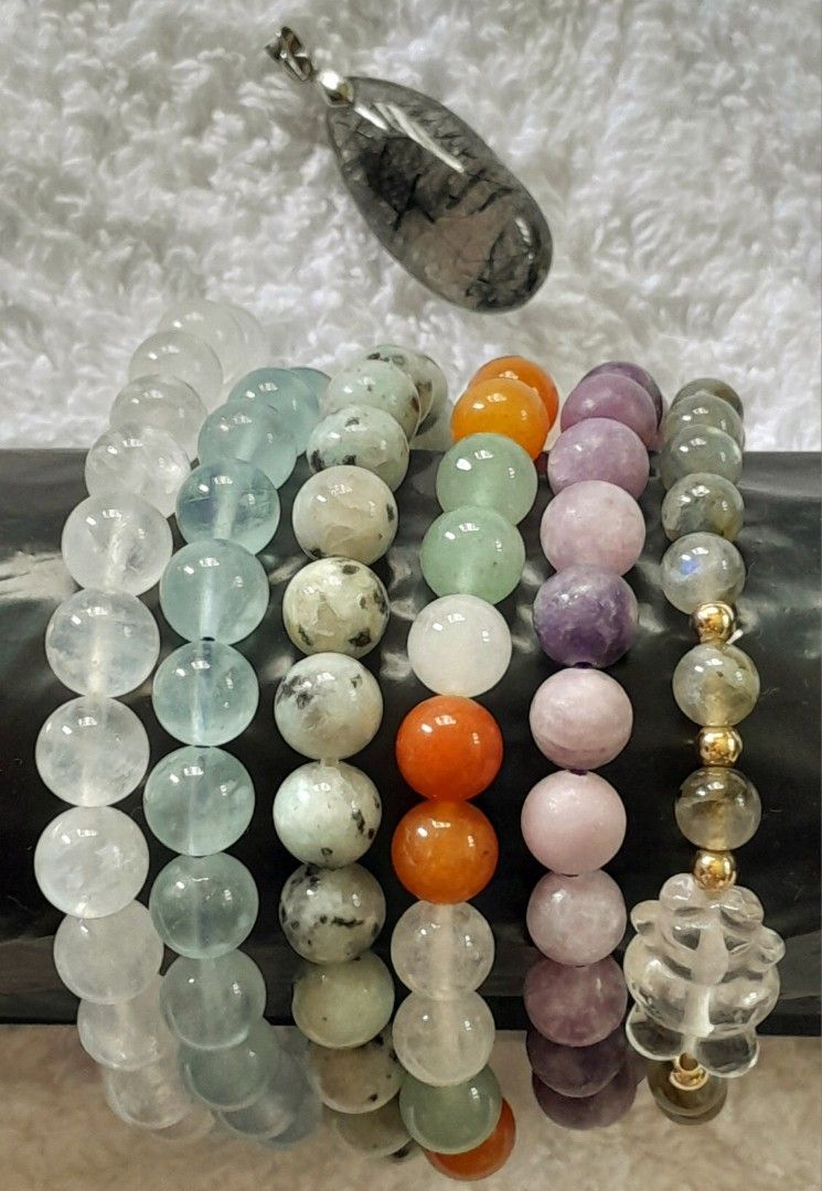 CRYSTAL BRACELETS AND PENDANT (Category: Bracelets) located in San Pablo. Submitted by ABUBOOKS (Listing ID 1348453969, Image 2). Description: TAKE ALL FOR 550 PESOS 6 CRYSTAL BRACELETS 1 CRYSTAL PENDANT.