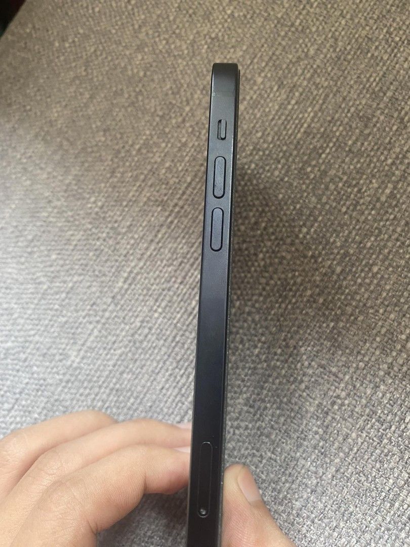 Iphone 12 with free cases (Category: iPhone 12 Series) located in Manila. Submitted by ailaarv (Listing ID 1348498191, Image 2). Description: **rush lightly used, lady owned 81%batt 64gb rfs already bought a new phone has a receipt and box true tone working face ID free cases (as seen in the posted pics) super okay ng cam makinis with no history of repairs. hindi rin naopen or nasiraan inside dm for more deets..