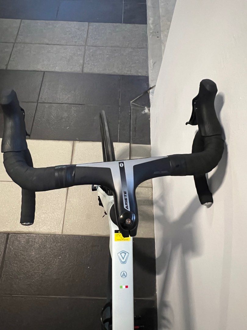 Java J Air Fuoco (Category: Bicycles) located in Singapore. Submitted by kny001 (Listing ID 1348573659, Image 3). Description: condition 8/10! , less than 2K mileage, comes with 2 bottle cage and a Giant Approach saddle, have minor scratch on right shifter and handle grip Frame size: 52 Specifications: Frame: carbon with UCI certified Fork: Carbon Shifter: Shimano 105 R7000,11 speed Front derailleur: Shimano 105 R7000 Rear derailleur: Shimano 105