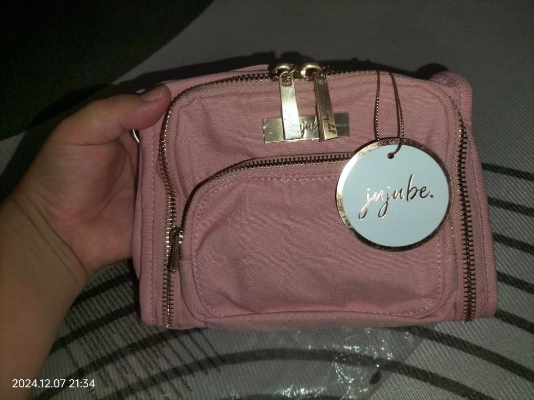 Jujube Mini BFF Blush Chromatics (Category: Diaper Bags & Wetbags) located in Caloocan City. Submitted by menggaybrian01 (Listing ID 1348511681, Image 1). Description: Brand New With Tag Jujube Mini BFF Blush Chromatics.