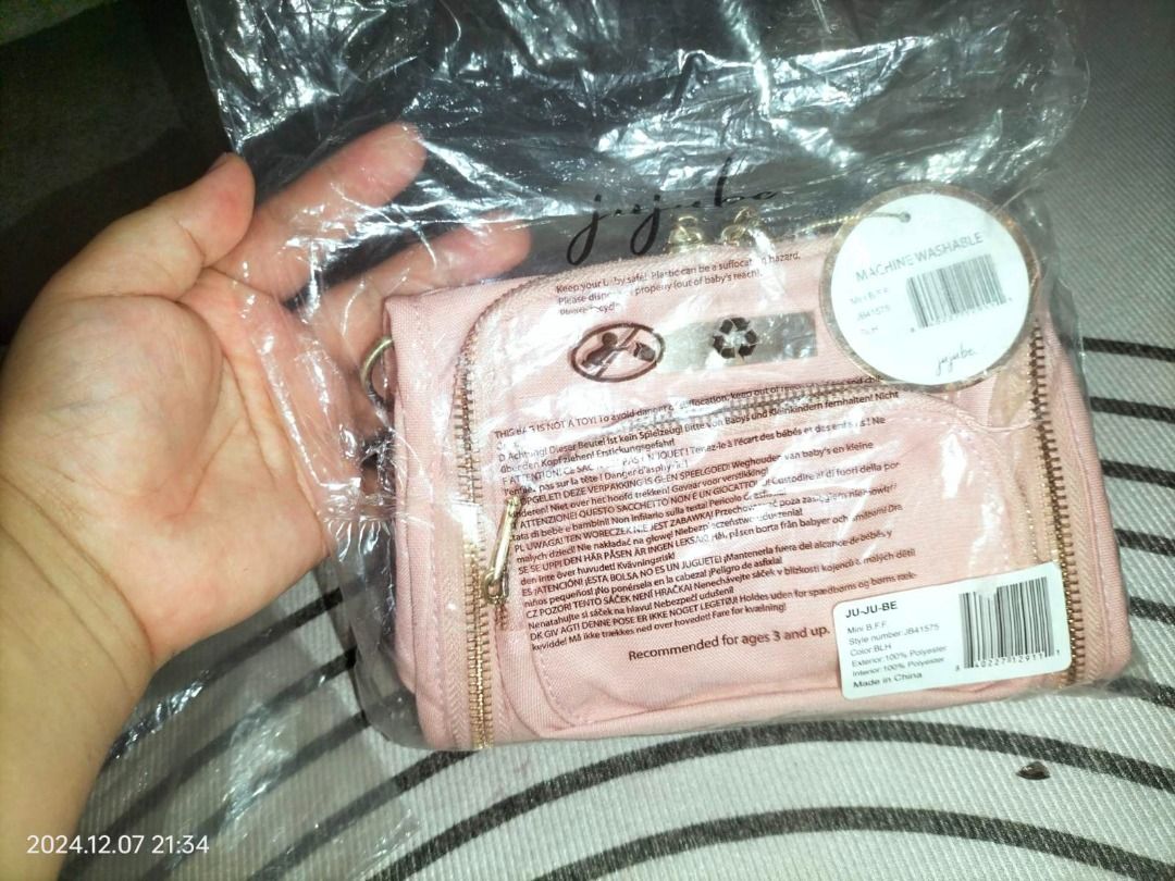 Jujube Mini BFF Blush Chromatics (Category: Diaper Bags & Wetbags) located in Caloocan City. Submitted by menggaybrian01 (Listing ID 1348511681, Image 2). Description: Brand New With Tag Jujube Mini BFF Blush Chromatics.