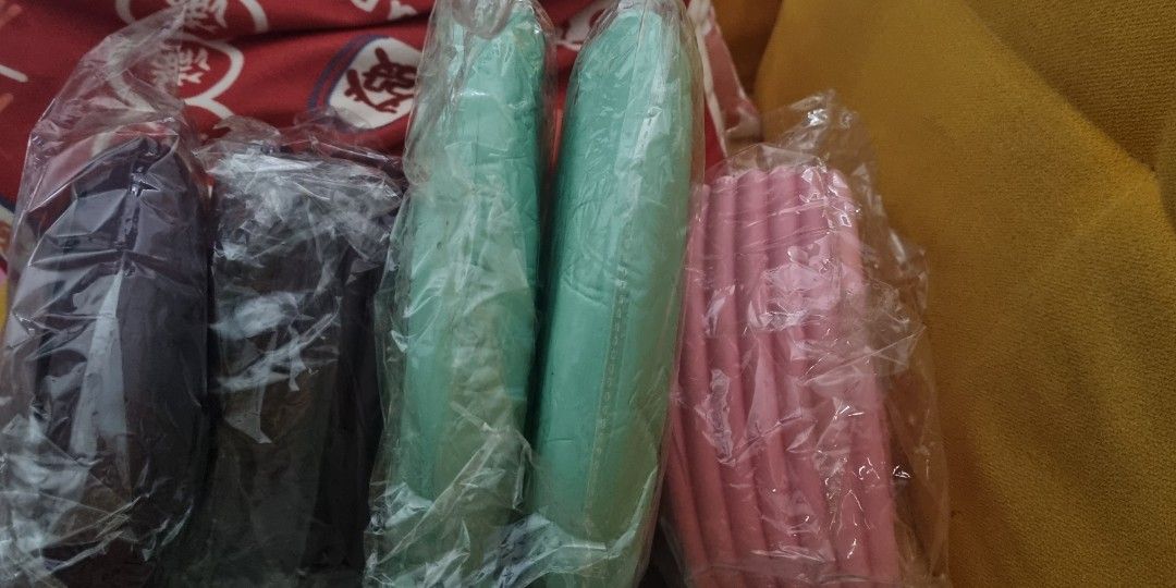 Kid protector (Category: Home Improvement Tools & Accessories) located in Singapore. Submitted by Icyv888 (Listing ID 1348490983, Image 1). Description: good for covering sharp corners and protect kids from bumping into sharp edges. 5 brand new for t 8 bucks.
