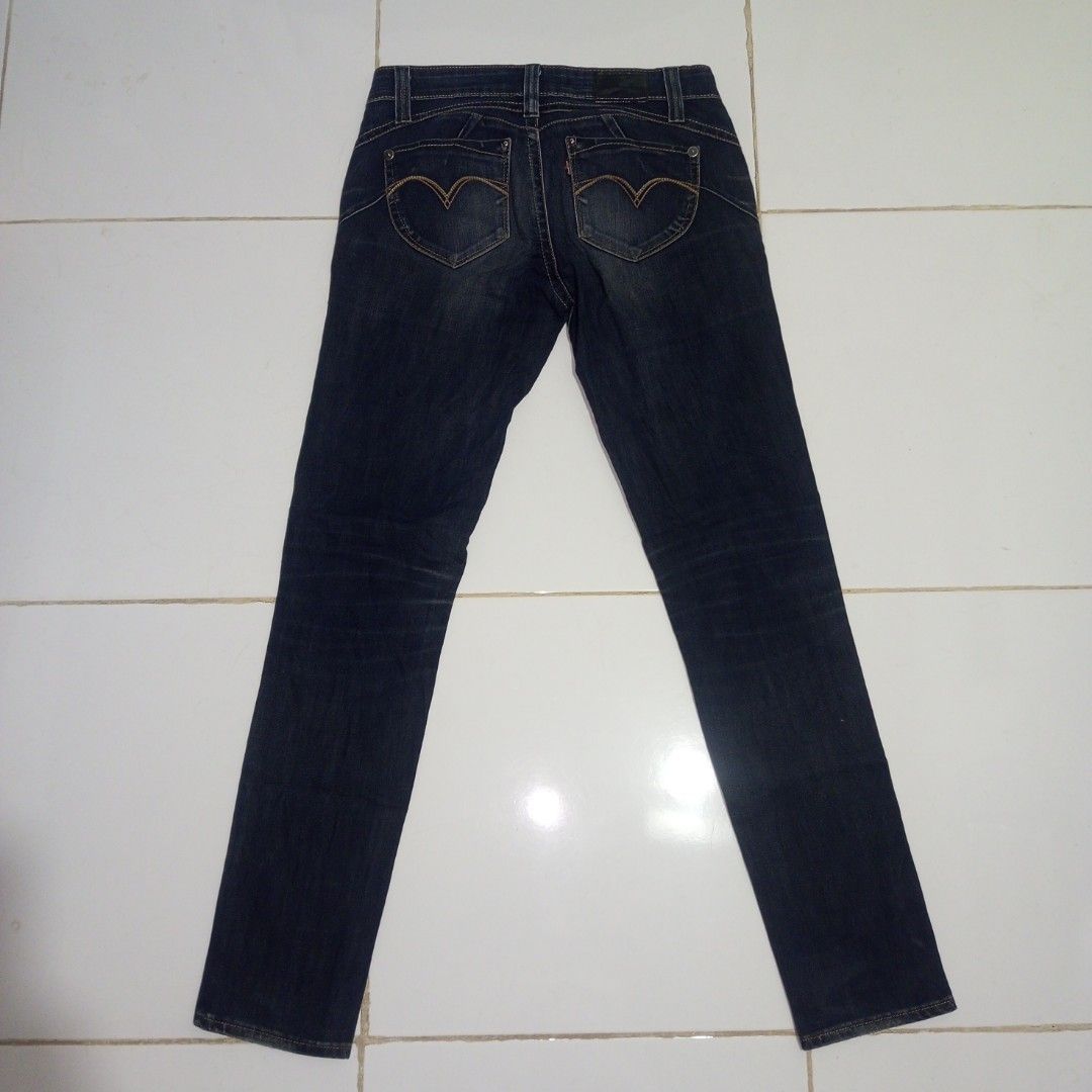 Levis Revel jeans (Category: Jeans) located in Tagum. Submitted by nosfe (Listing ID 1348533517, Image 2). Description: w27 l38.5 h5.5 stretchable.