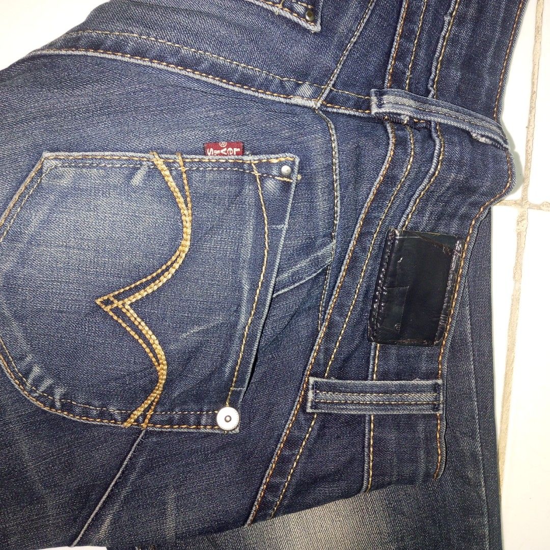 Levis Revel jeans (Category: Jeans) located in Tagum. Submitted by nosfe (Listing ID 1348533517, Image 3). Description: w27 l38.5 h5.5 stretchable.