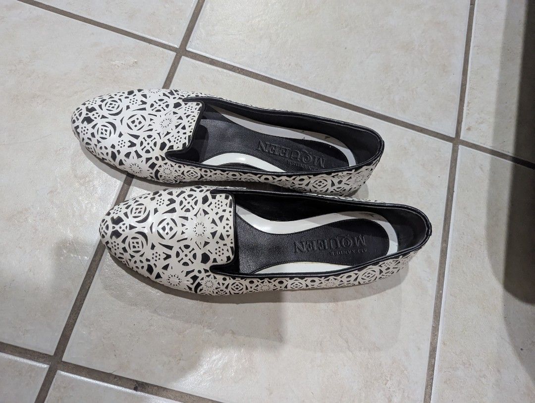 McQueen smoking slippers (Category: Flats & Sandals) located in Las Pinas. Submitted by rozramer (Listing ID 1348527573, Image 1). Description: Not being used..