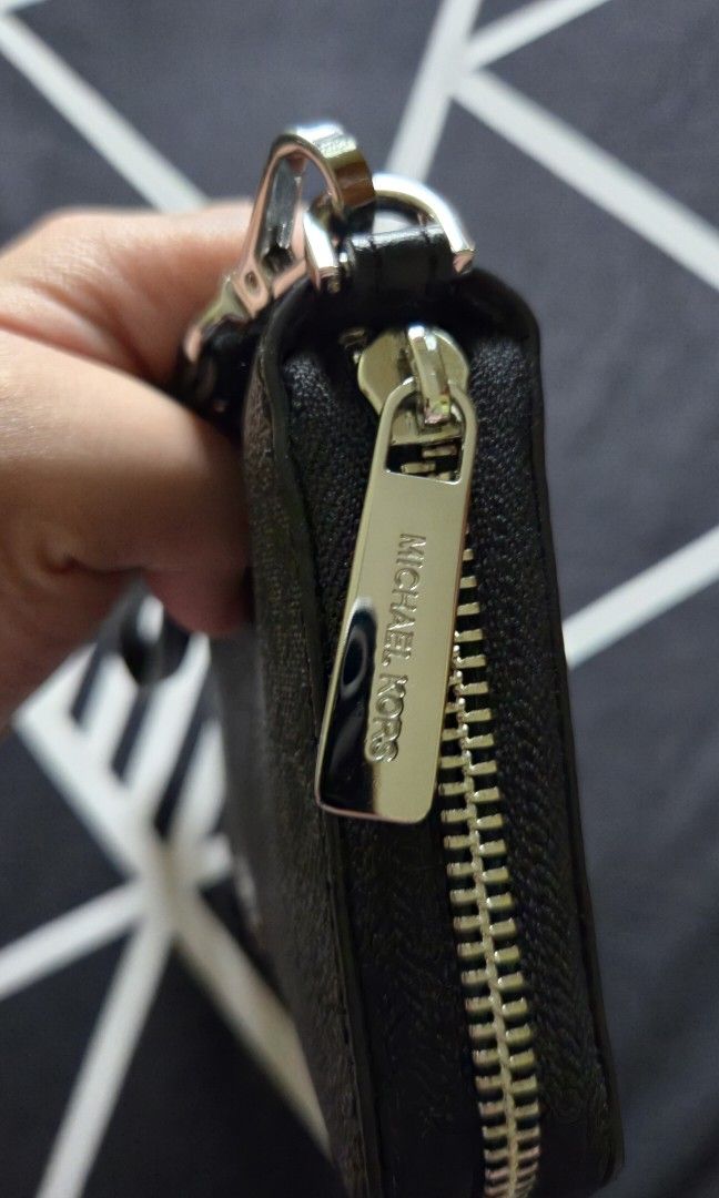 Michael Kors Ciara Wallet (Category: Luxury Bags & Wallets) located in San Fernando. Submitted by jcpzz (Listing ID 1348444199, Image 3). Description: good as new dm me if need more pics authentic, feel free to check.