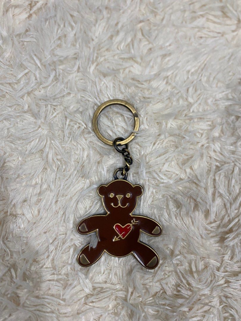 MOSCHINO KEY RING (Category: Luxury Accessories) located in Naga. Submitted by sislovesme (Listing ID 1348625777, Image 1). Description: •9.5/10 CONDITION •AUTHENTIC •NO FLAWS.