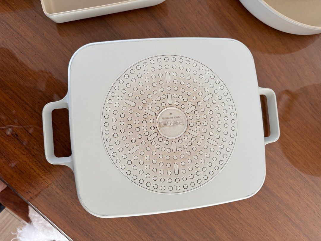 Neoflam Fika Grill Pan 28cm (Category: Cookware & Accessories) located in Quezon City. Submitted by heylouise (Listing ID 1348576344, Image 2). Description: Used condition but well loved.