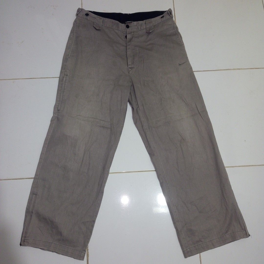 Nike Baggy Pants (Category: Jeans) located in Tagum. Submitted by nosfe (Listing ID 1348532133, Image 1). Description: w33 l38.5 h9.5.