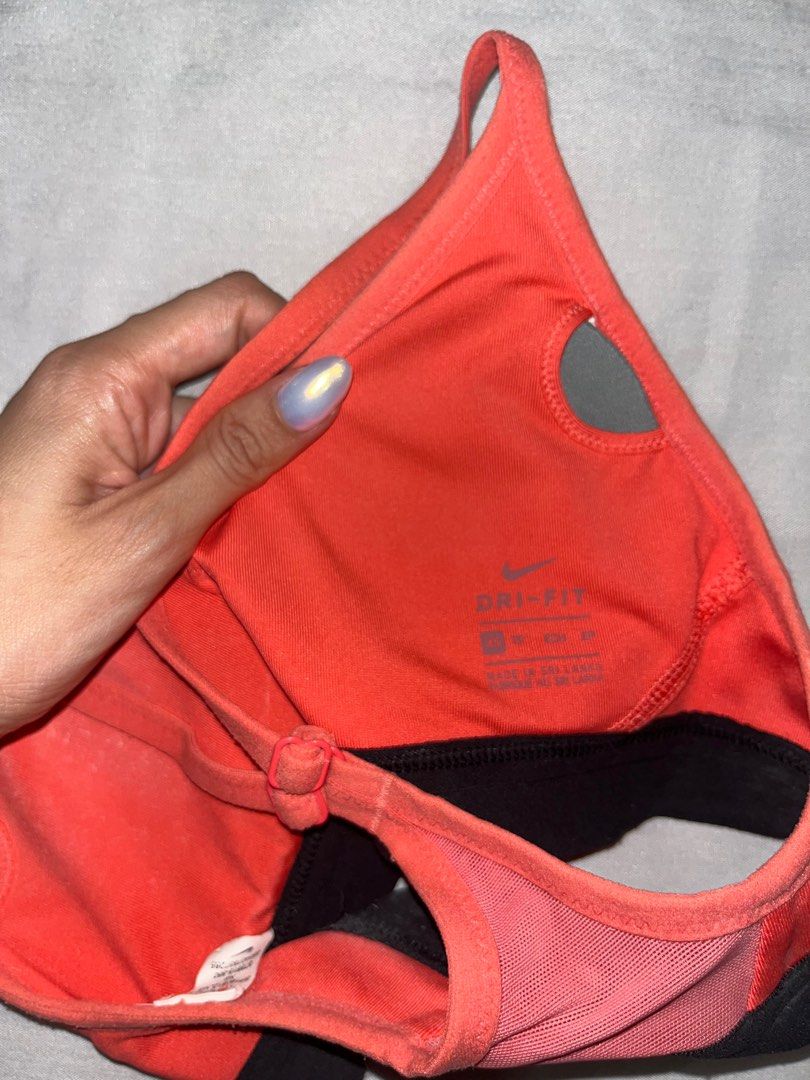 Nike Indy sports bra (Category: Activewear) located in Muntinlupa City. Submitted by lean.bean (Listing ID 1348591279, Image 2). Description: - size XS - used but still good condition - has some signs of wear on the band & leftover soap makers on the inside but can be washed off easily.